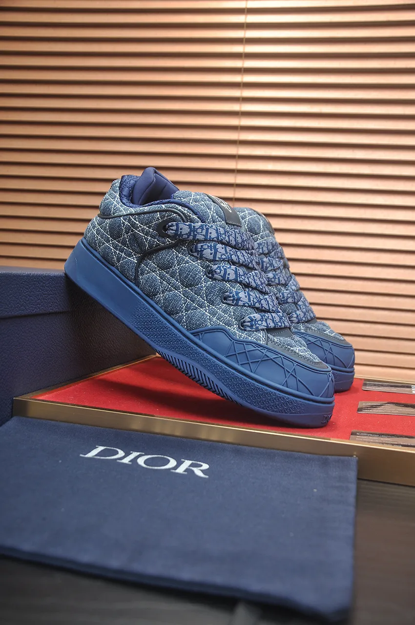 Men's men's shoes 💰: 800💶 (top original order) Brand: Dior (Dior) Standard code: Men's code 39-44 (45 customized) Grade: Same as the official website Material: Top original cowhide stitched together Original wear-resistant and lightweight outsole Style category: Fashionable casual shoes Distinguished luxury brand elements top luxury Color: Actual picture color